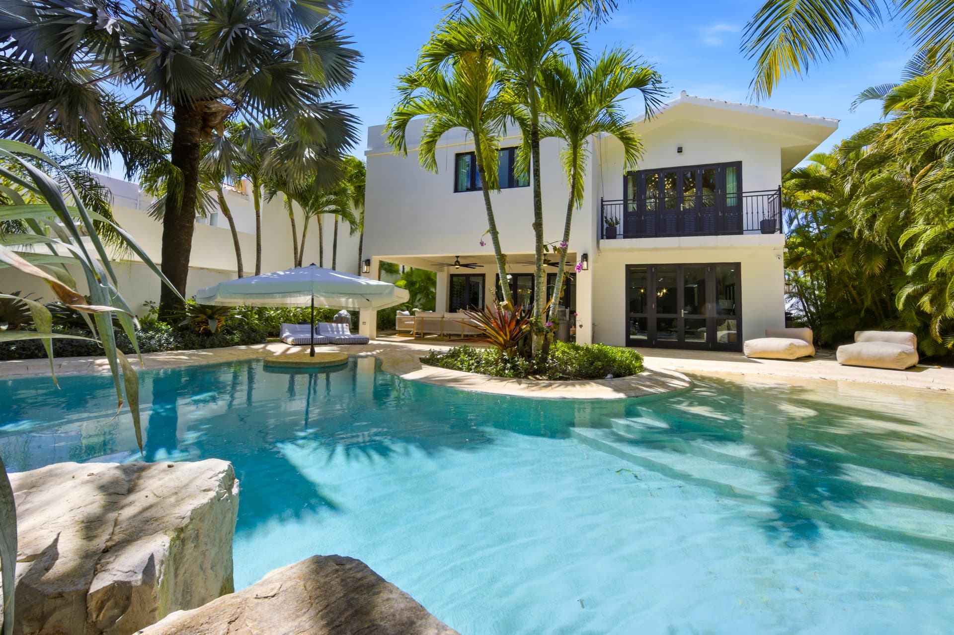 Villa Rosé - Image 2